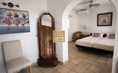 Красивая и просторная средиземноморская вилла с большими террасами.